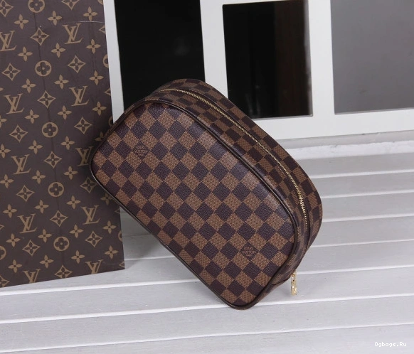 BAG LOUIS VUITTON TOILETRY 0310